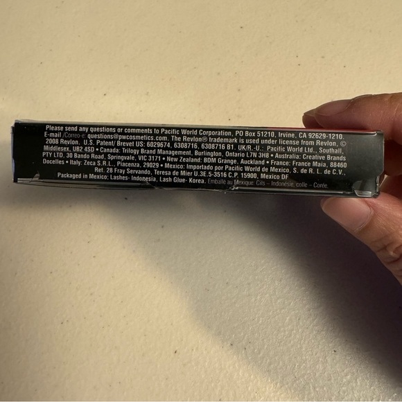 Revlon Fantasy Lashes - Picture 3 of 4